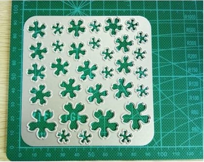 Brand Zero Die - Pierced Petal Frame Metal Cutting Die 9.5 * 9.5 cm